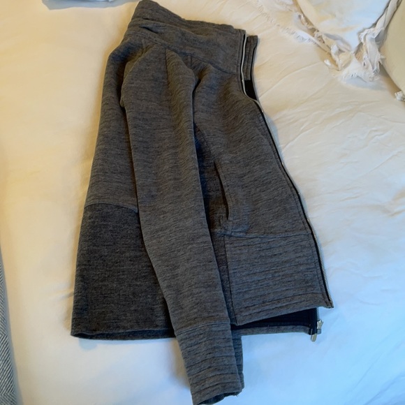 Lululemon Radiant Jacket II
Heathered Core Dark Grey - Picture 5 of 6